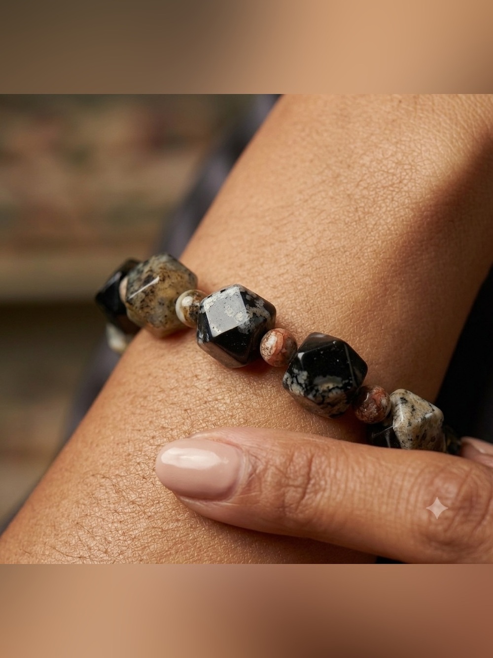 Natural Agate Faceted Stretch Bracelet | Gray Black Gemstone